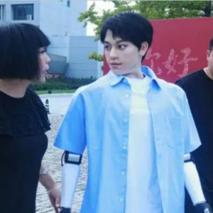 全国首位机器人博士生入学上海戏剧学院